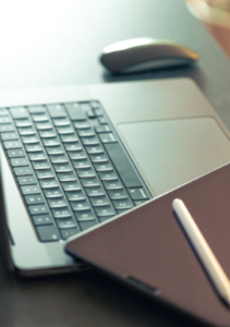 Proyectos de desarrollo web profesional por Charly Brand en Marbella. Professional web development projects by Charly Brand in Marbella.
